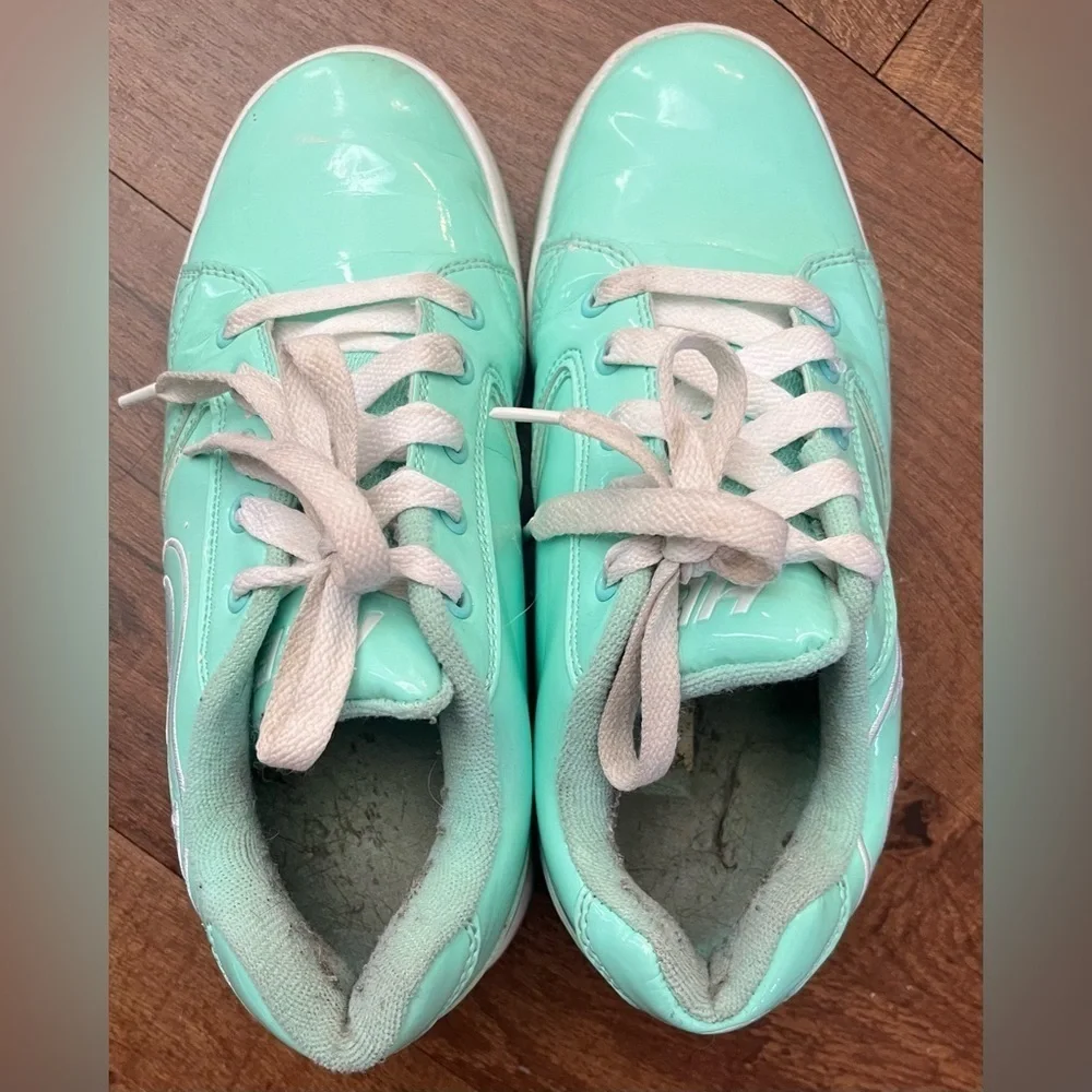 Heelys girls Seafoam green white shoes Sz 5 big girl